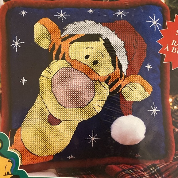 Tigger Christmas Pillow Top Counted Cross Stitch NEW - Picture 3 of 8